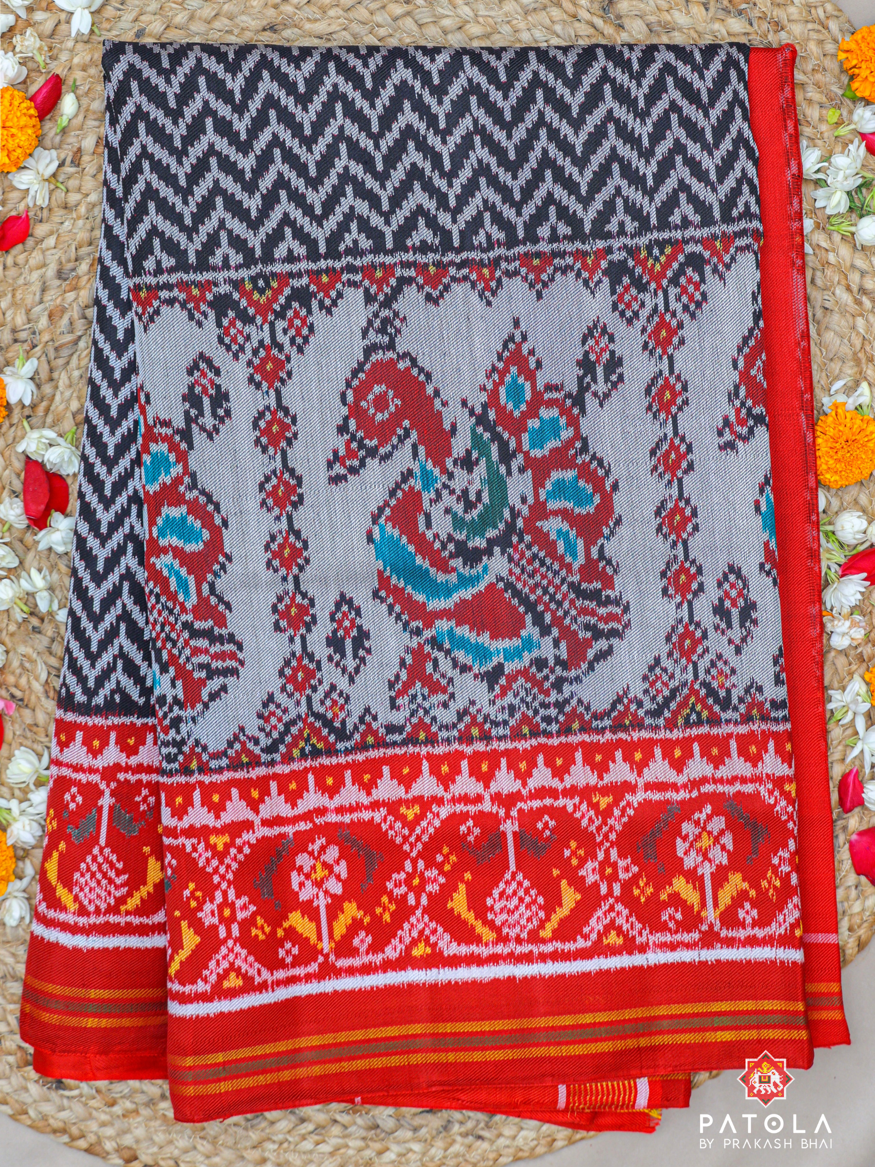Zigzag Design With Scut Border Twill Patola Saree